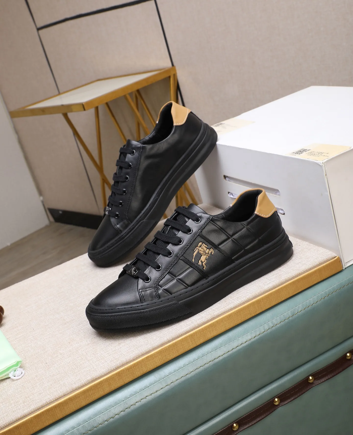 Men's shoes 💰420 ❤️❤️❤️[BURBERRY] Burberry purchasing agent 🔍men's 🚹 new model is synchronized with the official website. The upper is made of imported fabrics and cowhide lining. Completely 1⃣:1⃣ replica🇮🇹, non-slip and wear-resistant rubber outsole ⚠original factory goods, 🔍🔍high quality, please look at the details, welcome to compare⚠Size: 38-44